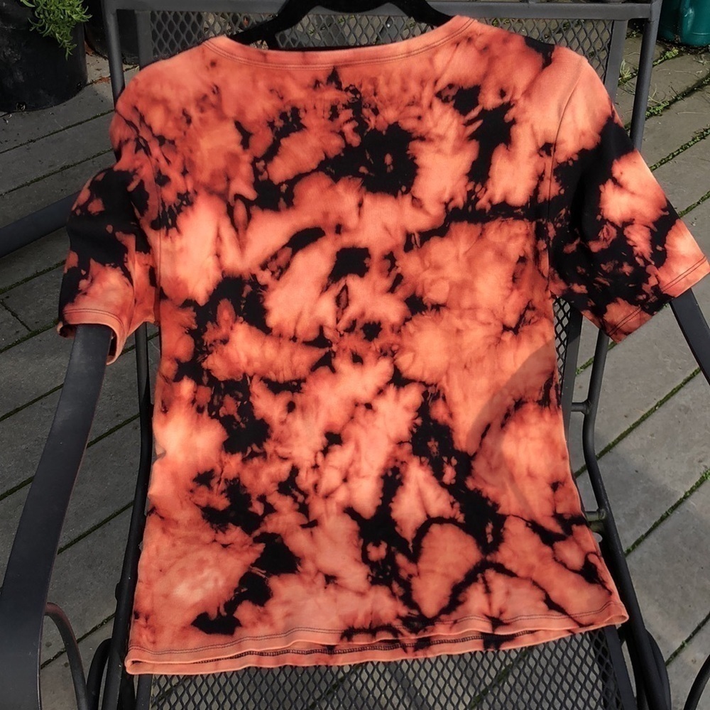 Jcrew L black and orangie tones.. ‘perfect fit’ tee. Worn 1x… thick material. - Picture 6 of 8